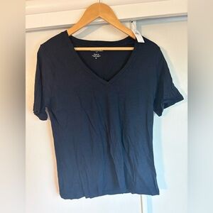Banana Republic v-neck tee